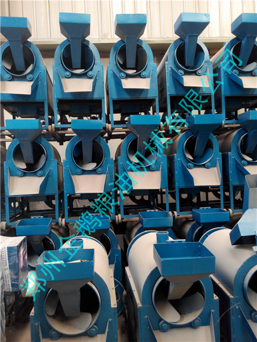 企鵝榨油機(jī)廠(chǎng)家新的一批炒籽鍋新鮮出爐(圖1)