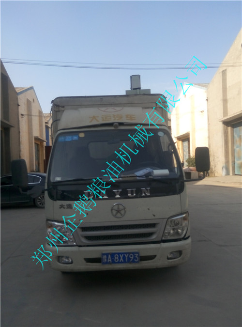 安徽蒙城客戶預定的100型螺旋榨油機設備今天發(fā)貨(圖1)